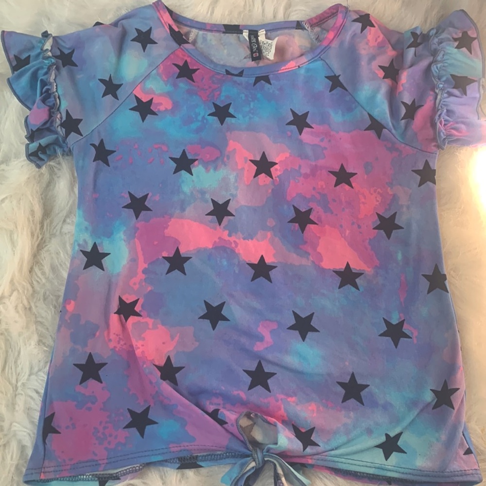 this tye die stars shirt.This shirt is a size 10/12 M